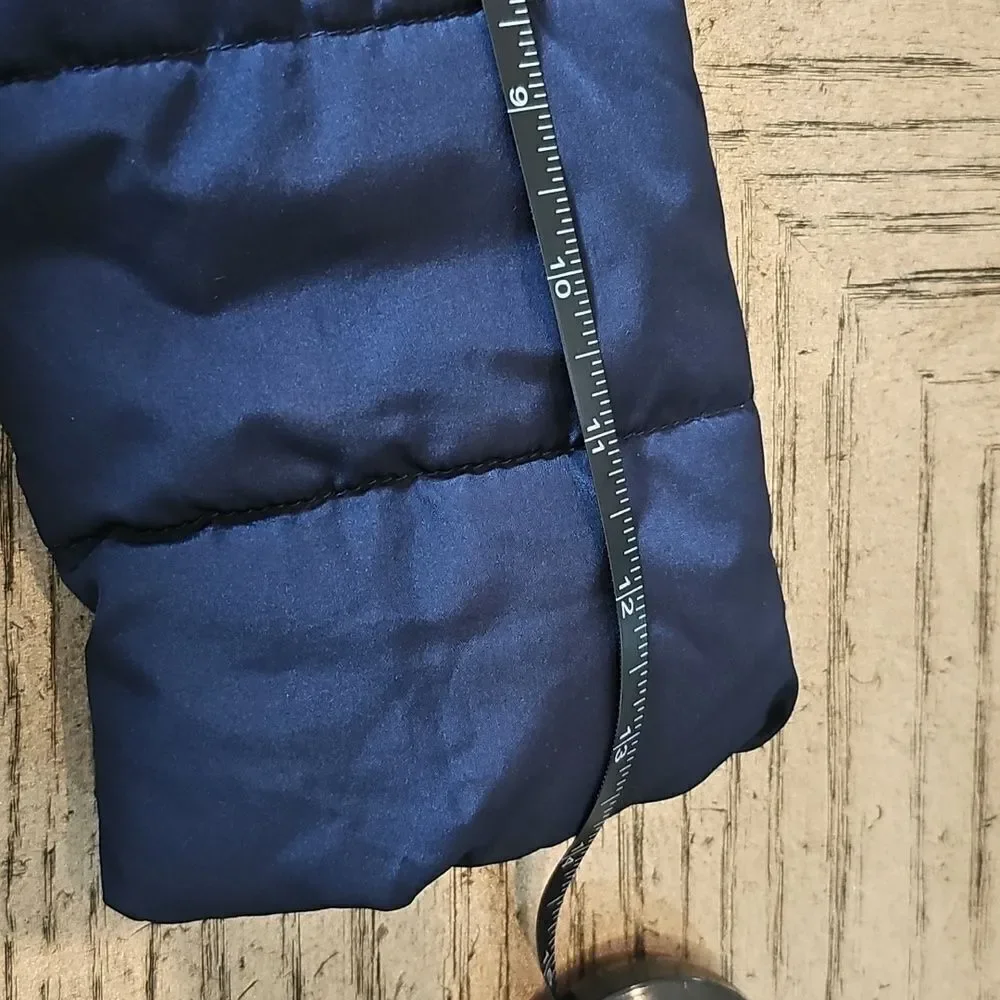 Place navy hooded